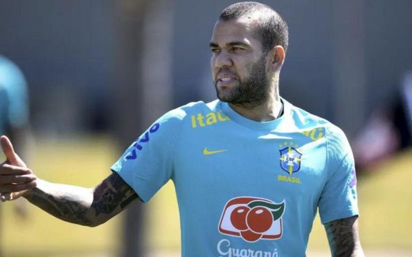 Em novo depoimento, Daniel Alves admite penetração com consentimento