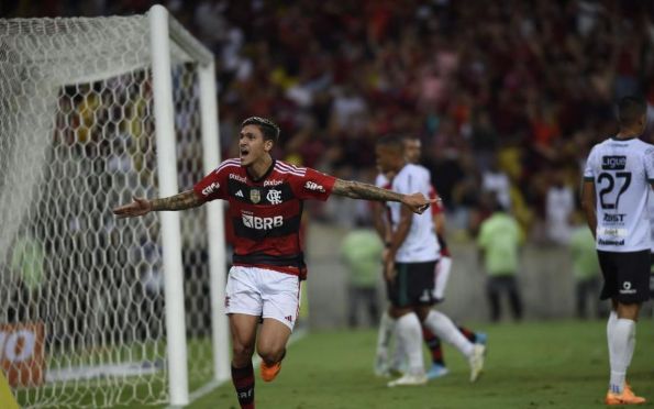 Flamengo goleia Maringá para se garantir nas oitavas da Copa do Brasil