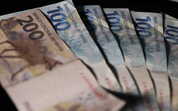 Governo propõe salário mínimo de R$ 1.389 em 2024, sem aumento real
