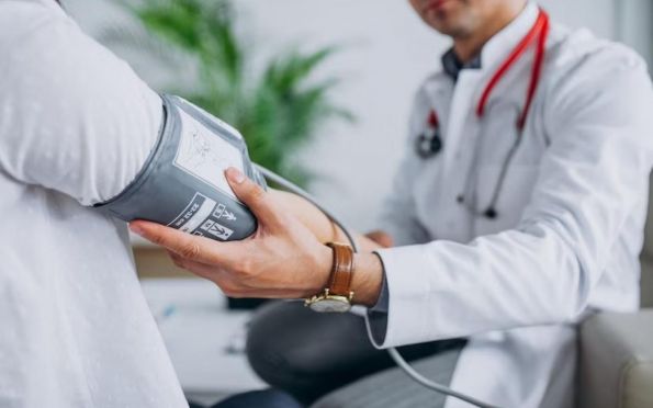 Médico explica como a pressão alta pode comprometer a saúde vascular