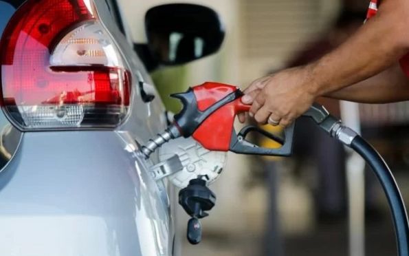 Preço da gasolina sobe nos postos após três semanas de queda
