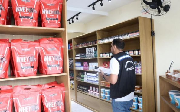Procon Aracaju fiscaliza lojas de suplementos alimentares