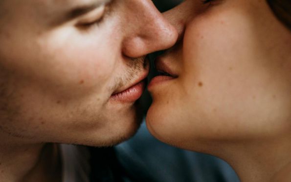 Saiba quais são as principais doenças transmitidas durante o beijo
