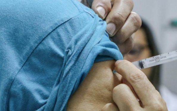 Sergipe inicia vacinação bivalente para toda a população acima de 18 anos