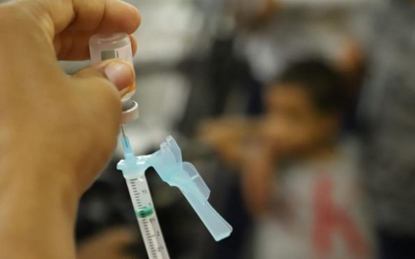 Vacinas contra covid e influenza continuam sendo ofertadas nos shoppings