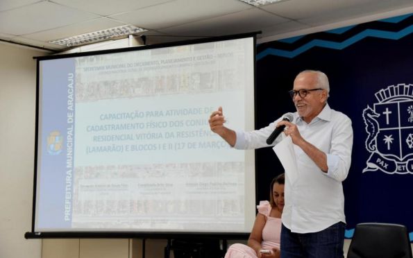  Edvaldo anuncia reajuste de 7,5% para os servidores de Aracaju