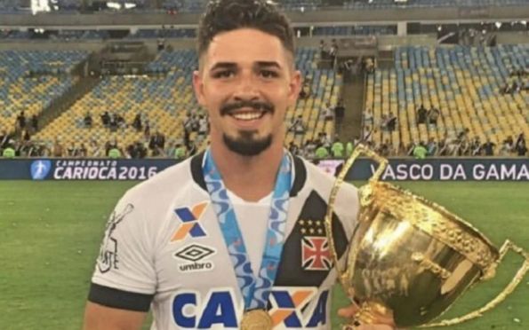 Aos 28 anos, ex-zagueiro do Vasco morre em acidente no Rio