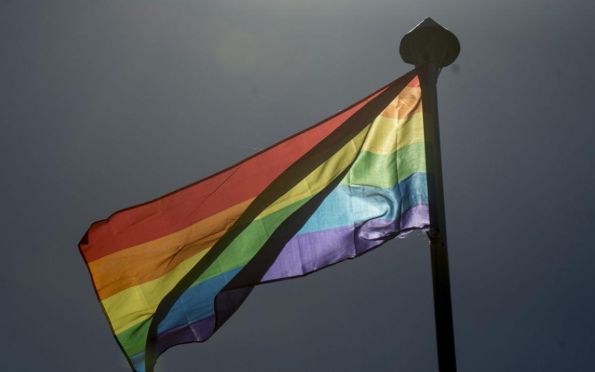 Dossiê aponta uma morte de pessoas LGBTQIA+ a cada 32 horas no Brasil
