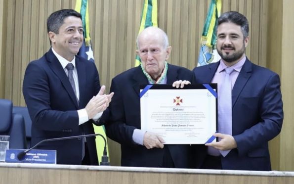 Ex-governador Albano Franco é homenageado na Câmara Municipal de Aracaju