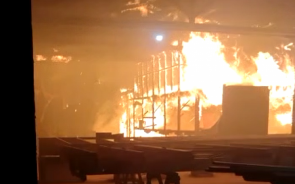 Fábrica carrocerias é atingida por incêndio na BR-235 em Itabaiana (SE)