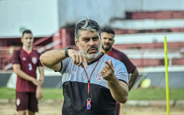 Leandro Sena é apresentado como novo treinador do Sergipe