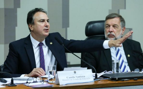 Ministro apresenta ao Senado calendário para revisão do ensino médio