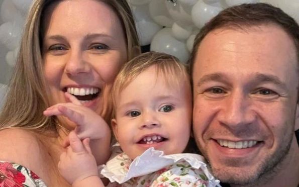 Tiago Leifert revela estado de saúde da filha com câncer nos olhos
