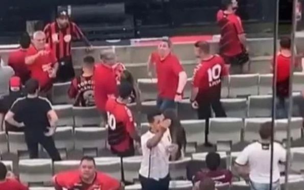 Torcedor do Athletico-PR é visto fazendo gesto racista a flamenguistas
