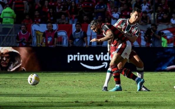 Vídeo: torcedores de Fluminense e Flamengo brigam após clássico