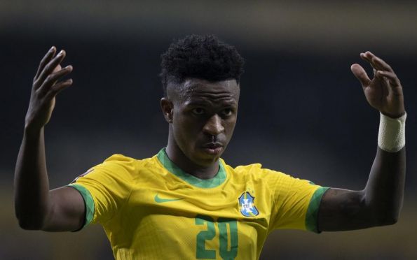 Brasil marca quatro e goleia Guiné em amistoso com gol de Vini Jr