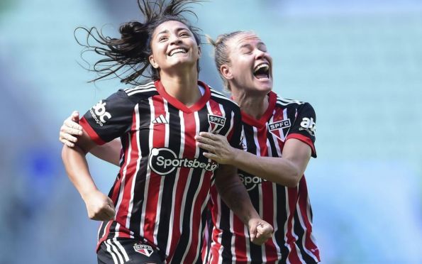 Brasileiro Feminino: São Paulo derrota Palmeiras e alcança semifinal