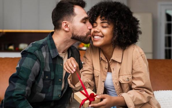 Dia dos Namorados: casais devem gastar entre R$ 100 e R$ 300 em presentes