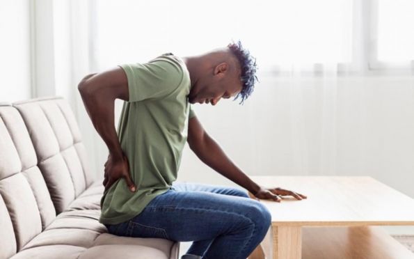 Dor nas costas: conheça 6 hábitos comuns que prejudicam a coluna