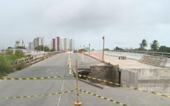 Erosão compromete trânsito na ponte sobre o Rio Poxim, em Aracaju