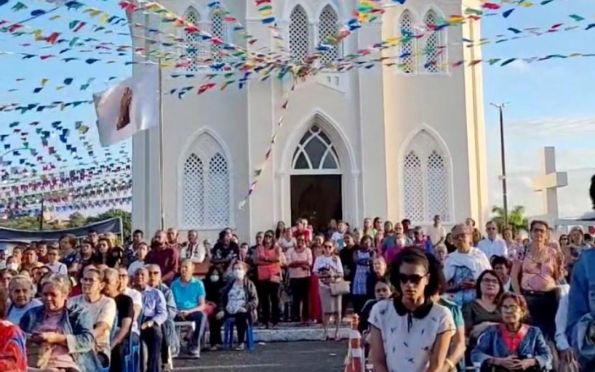 Fiéis celebram Santo Antônio no último dia de Trezena