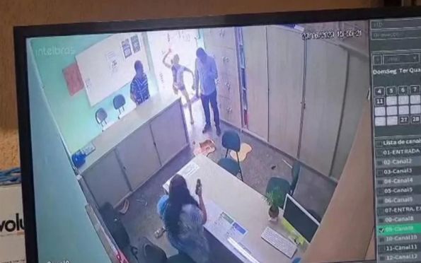 Mãe filmada quebrando violão em escola diz que se irritou após filha sofrer assédio