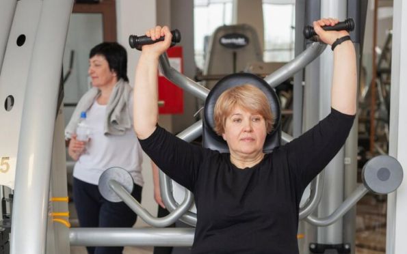 Musculação pode prevenir sintomas de Alzheimer, diz estudo brasileiro