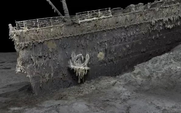 Submarino que leva turistas para ver destroços do Titanic desaparece