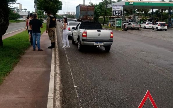 Três carros engavetam na avenida Tancredo Neves em Aracaju