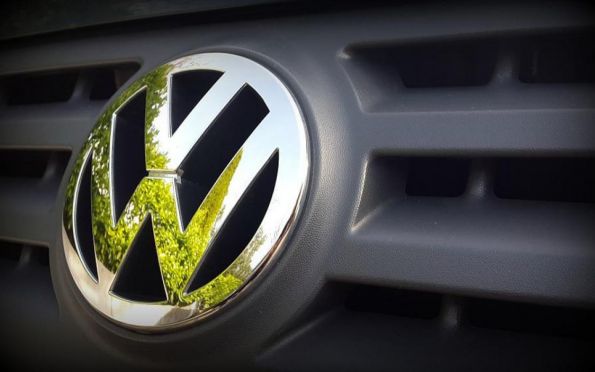 Volkswagen suspende produção de carros no país     