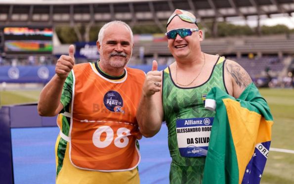 Alessandro Silva é tricampeão mundial paralímpico em Paris