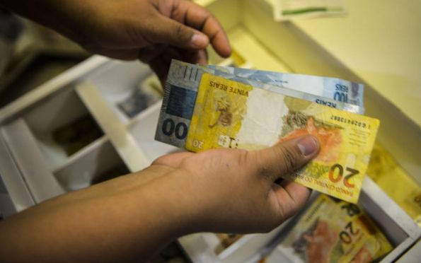 Bancos alertam para golpes no Programa Desenrola Brasil