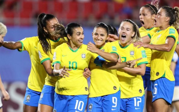 Bancos vão abrir mais tarde em dia de jogo do Brasil na Copa feminina
