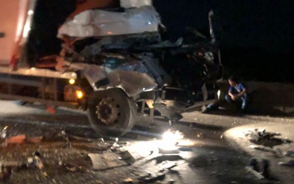 Colisão entre dois caminhões deixa um ferido na BR-101 em Sergipe