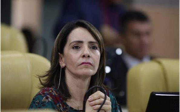 Emília Correa denuncia Professor Bittencourt por injúria e difamação
