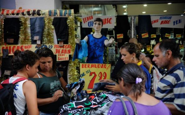 IBGE: Comércio varejista tem queda de 1% em maio  