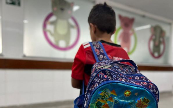 Ortopedista alerta sobre riscos do peso excessivo das mochilas escolares