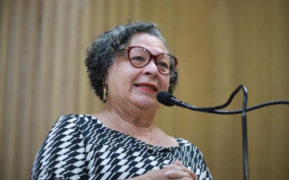 Vereadora Professora Ângela Melo permanece internada em hospital