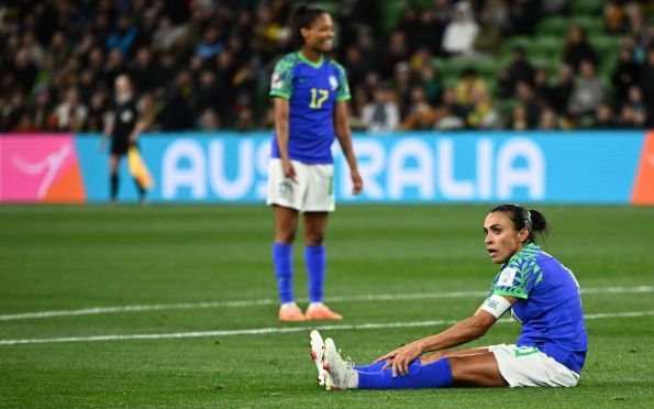Brasil não sai do 0 a 0 contra a Jamaica e se despede da Copa do Mundo