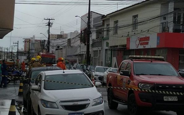 Cabos de média tensão caem no bairro Suíssa, em Aracaju