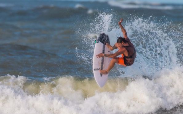 Campeonato Brasileiro de Surf Master Tour acontece até domingo na Caueira