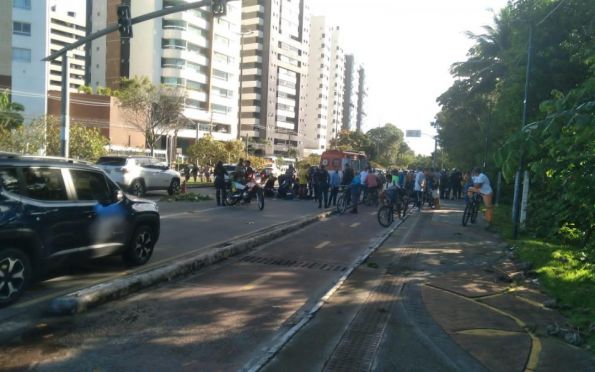 Ciclista morre após ser atropelado por carro na avenida Beira Mar 