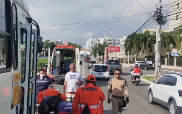 Colisão entre ônibus e ciclista deixa homem ferido em Aracaju