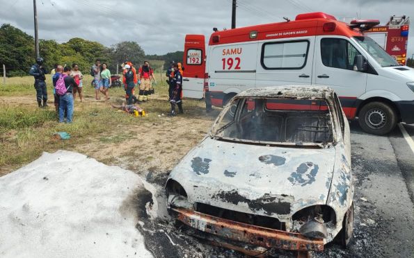 Homem fica ferido após seu veículo pegar fogo no interior sergipano