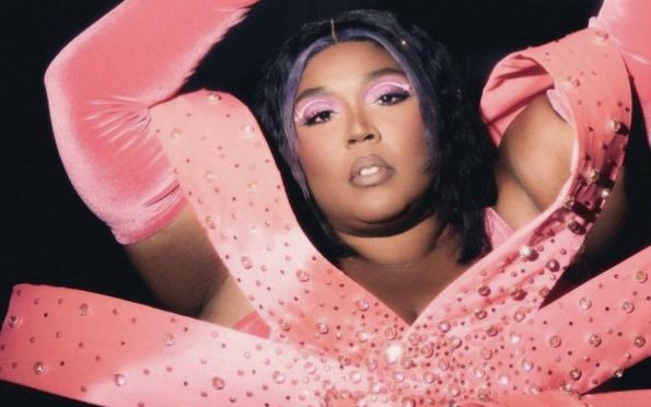 Lizzo se pronuncia sobre acusações de assédio sexual e moral