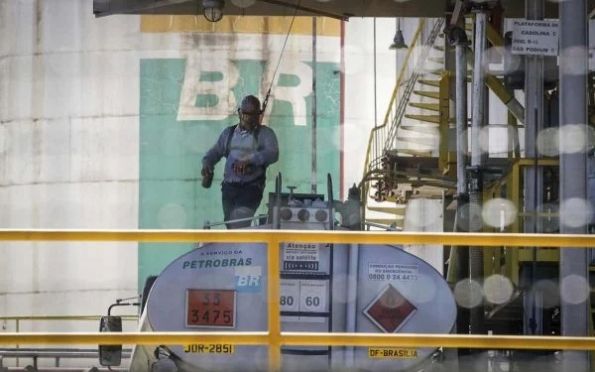 Lucro líquido da Petrobras cai 24,6% em relação a trimestre anterior