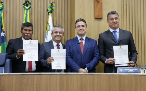 Novos vereadores são empossados na Câmara Municipal de Aracaju 