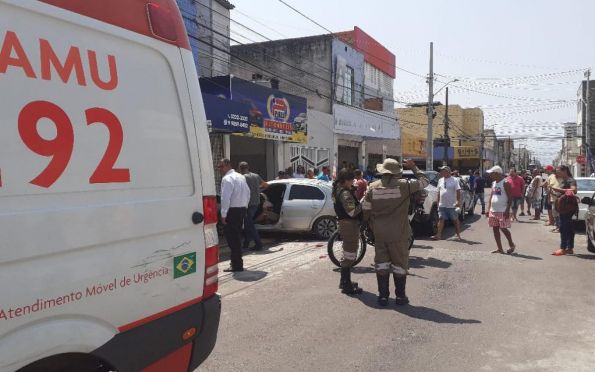 Sete carros e um pedestre se envolvem em acidente em Aracaju