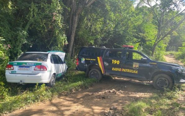 Veículo roubado é encontrado em Socorro; assaltantes fugiram 