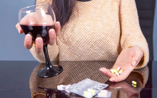 Saiba 5 medicamentos que não podem ser misturados com bebida alcoólica